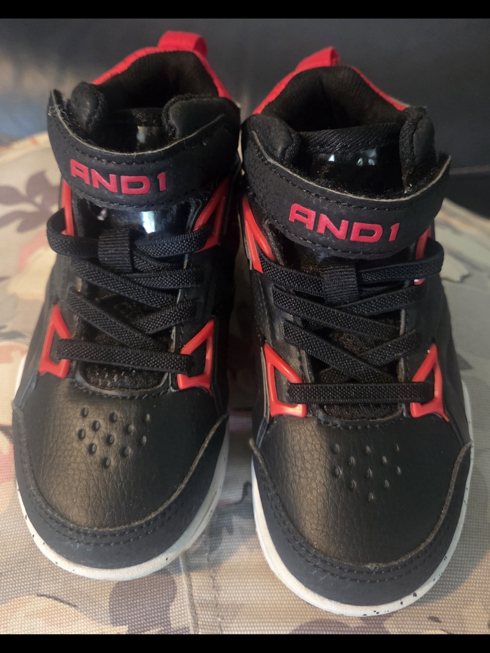 AND1 Assist 5.0 Kids Basketball High Top Sneakers Size 9